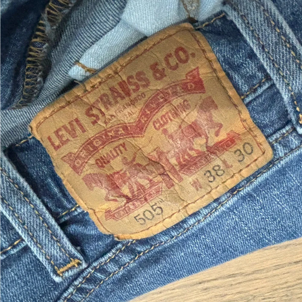 Levi’s men’s 505 regular fit straight leg jeans W38 L30